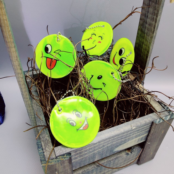 Брелок - светоотражатель "Смайл" на цепочке / двухсторонний фликер - 1 шт